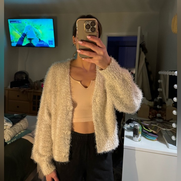 Cardigan - Picture 2 of 3